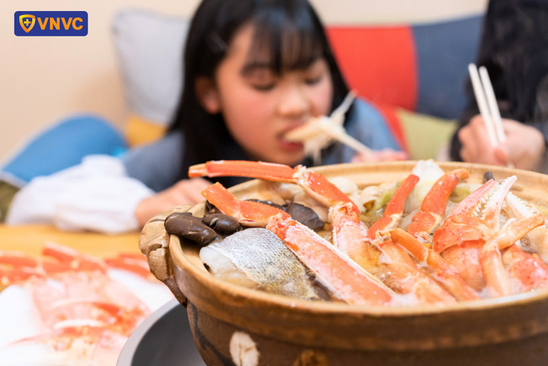 mắc bệnh zona ăn cua được không