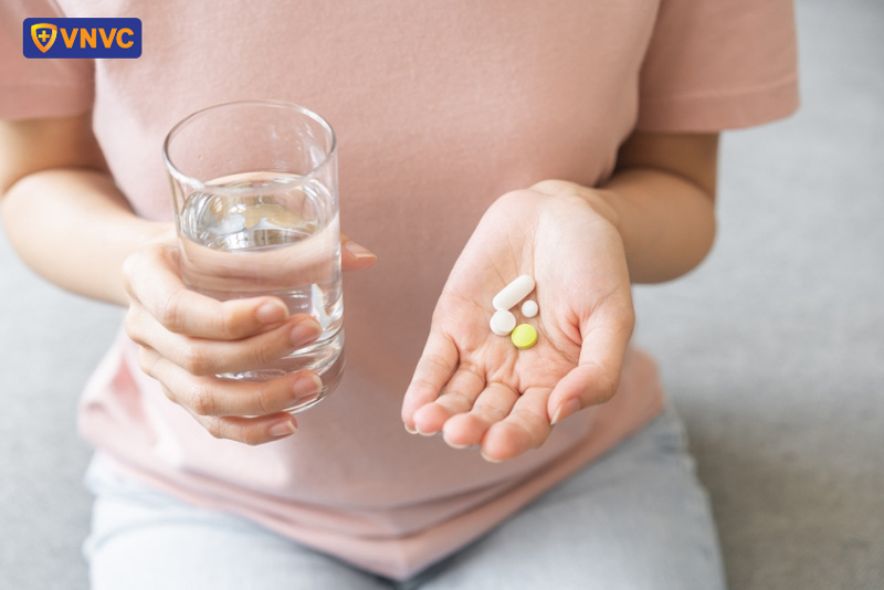 sốt xuất huyết có uống được kháng sinh không