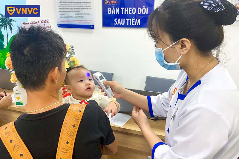 theo dõi sau tiêm chủng