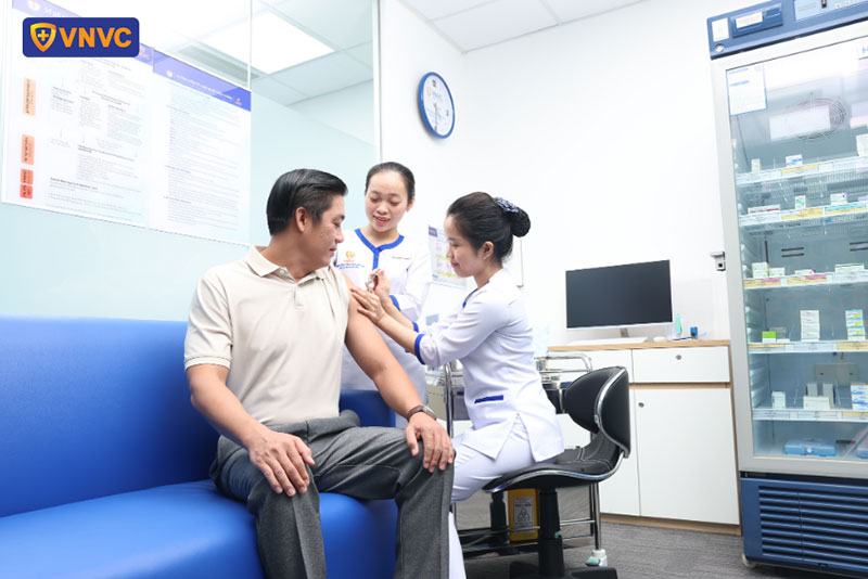 tiêm chủng cho người lớn