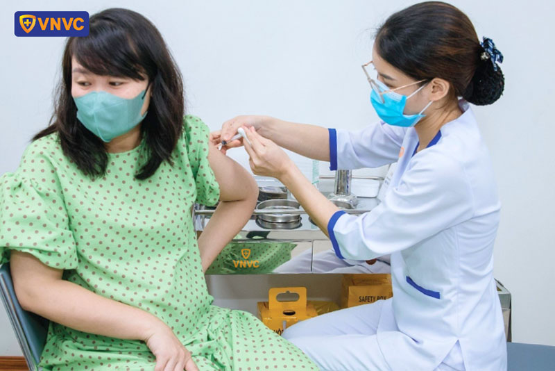 tiêm phòng cho bà bầu tại vnvc