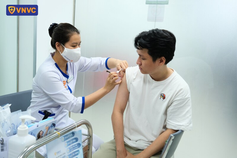 tiêm vắc xin cúm