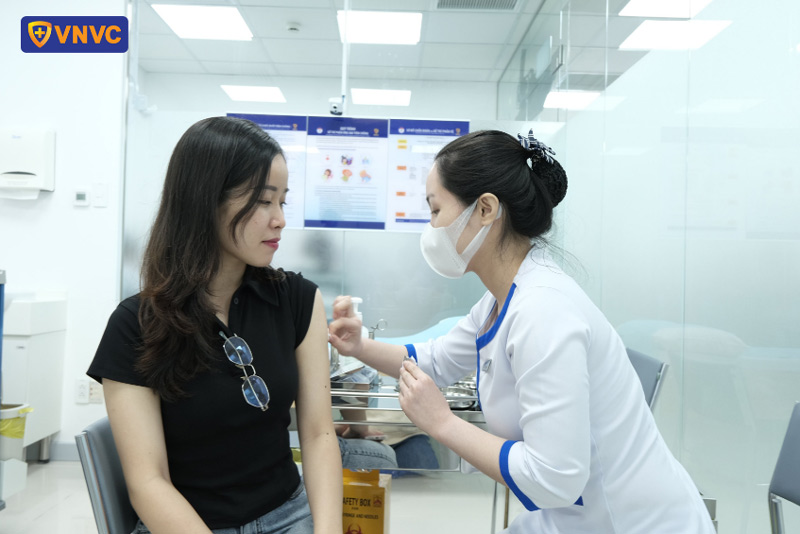 tiêm vắc xin sốt xuất huyết ở cà mau