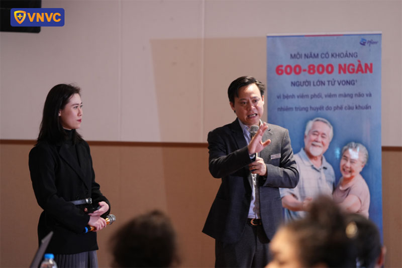 tiến sĩ lên bá ngọc trình bày