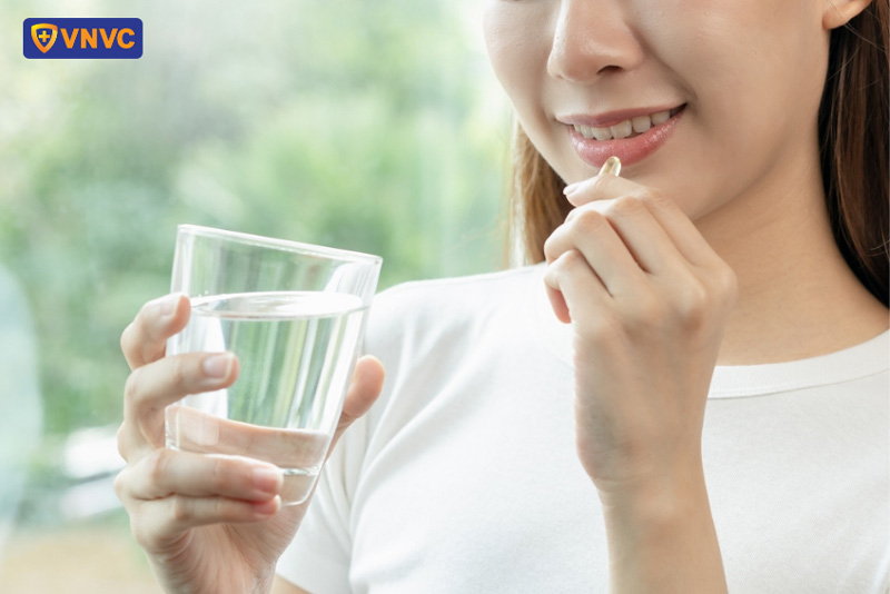 uống thuốc điều trị sốt xuất huyết