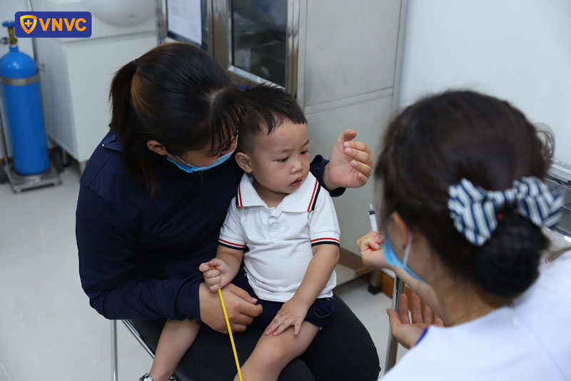 điều dưỡng hướng dẫn trước tiêm