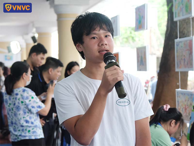 i draw vaccination heroes in vietnam