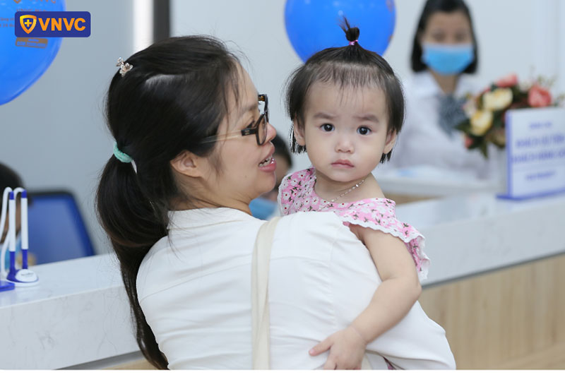 khách hàng và con gái tại vnvc