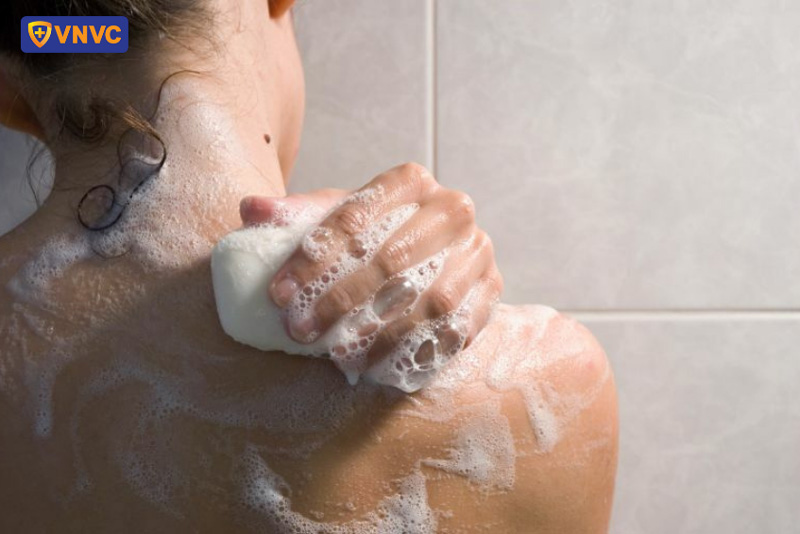 sau khi hết sốt xuất huyết có được tắm không