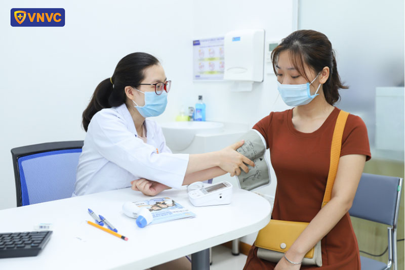 thăm khám sàng lọc trước tiêm