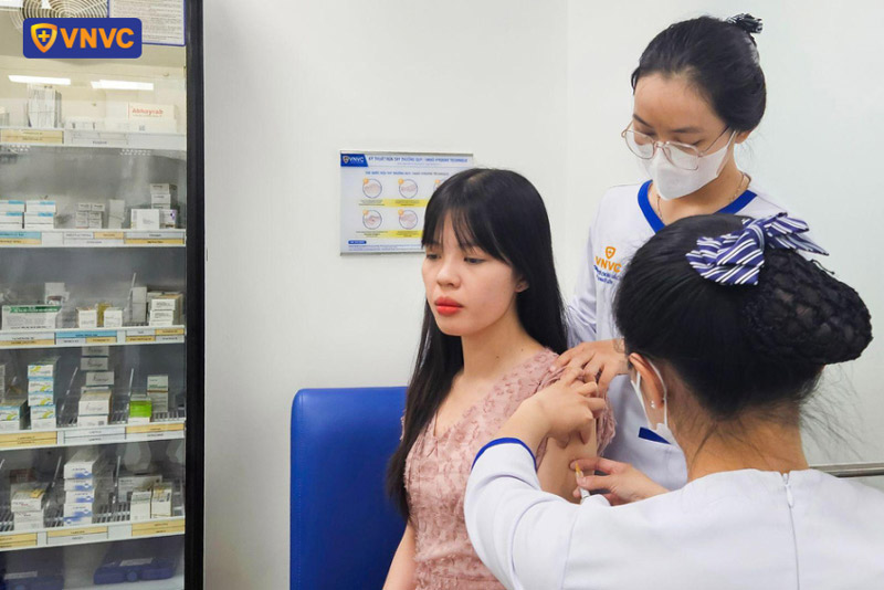 tiêm phòng vắc xin sốt xuất huyết