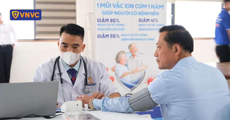 tiêm vắc xin cúm cho doanh nghiệp