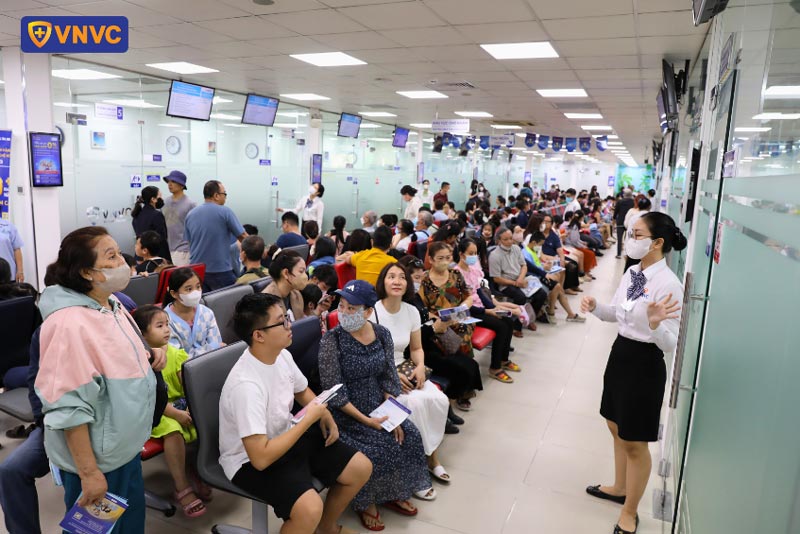 tiêm vắc xin cúm đẩy lùi dịch