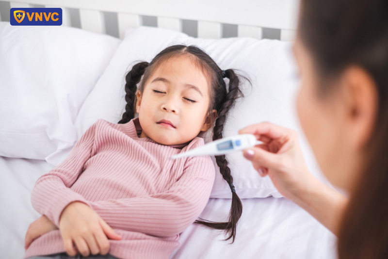 trẻ bị nhiễm virus sốt xuất huyết
