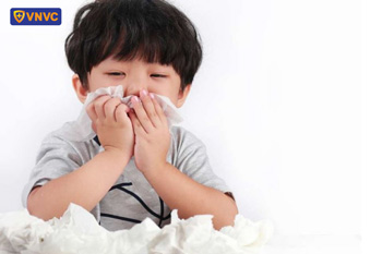 trẻ sổ mũi do sốt siêu vi