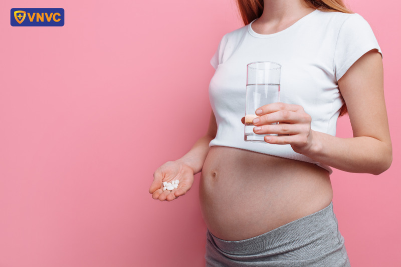 bà bầu nên uống thuốc theo chỉ định của bác sĩ