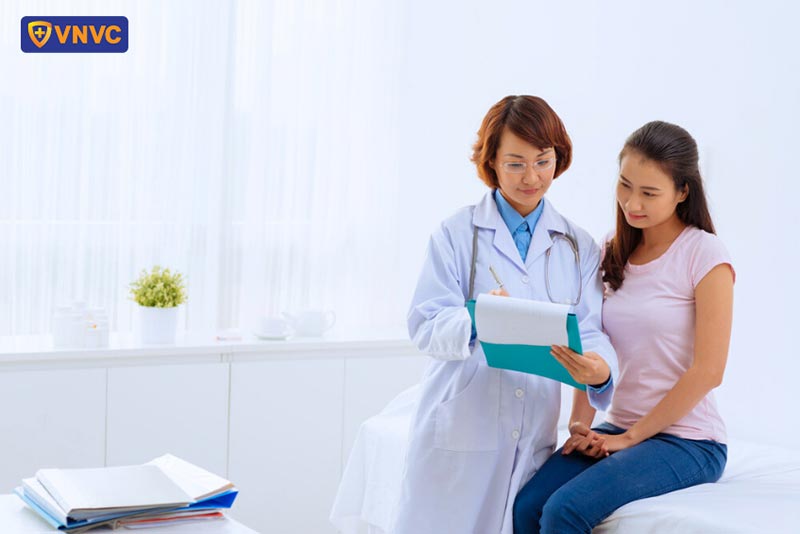 bác sĩ tư vấn sức khỏe