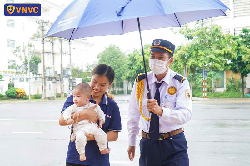 bảo vệ vnvc hà nam đón tiếp khách hàng