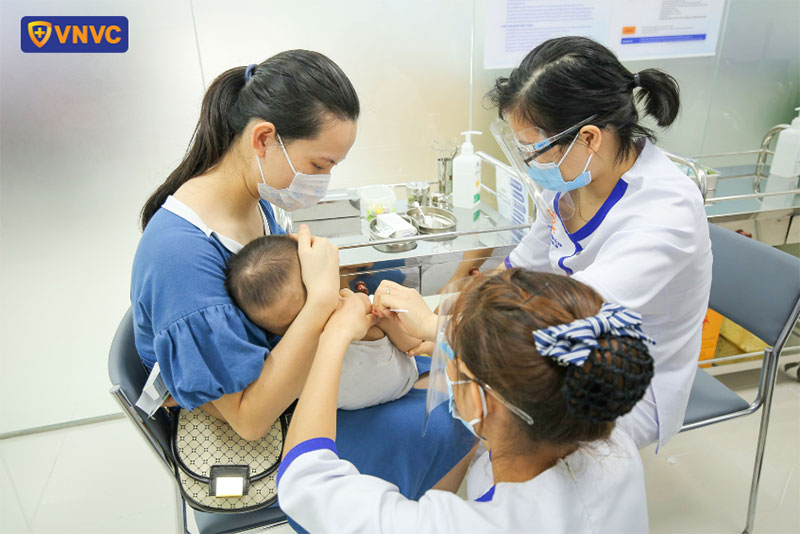 điều dưỡng tiêm có nhiều kinh nghiệm