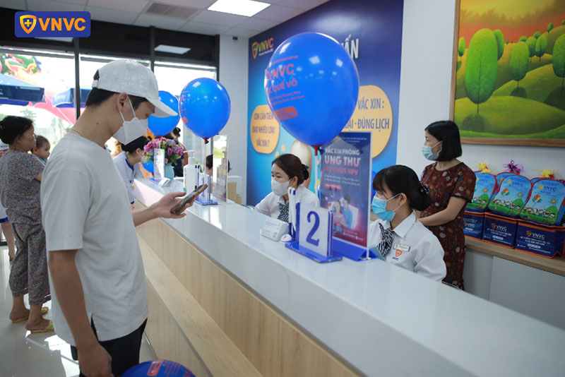 khách hàng được nhân viên vnvc tư vấn nhiệt tình