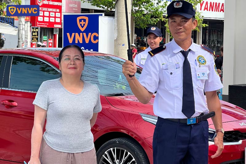 khách hàng tiêm chủng tại vnvc vĩnh long 2