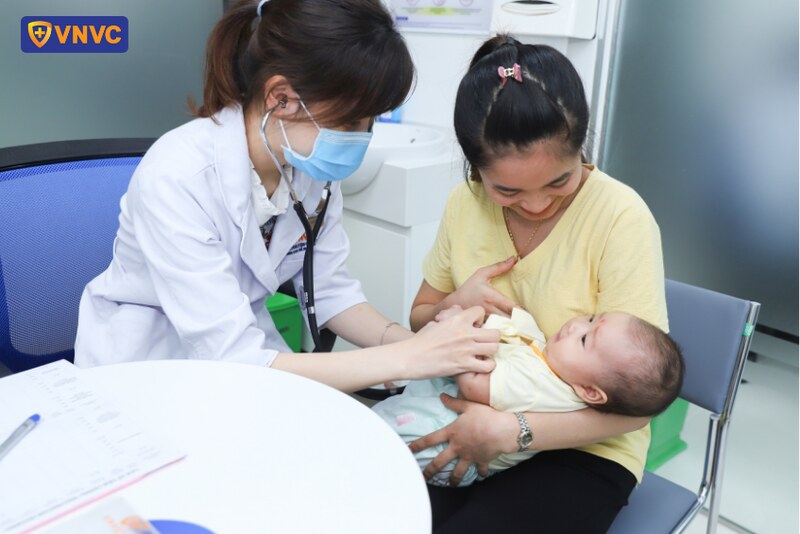 khám sức khỏe cho bé