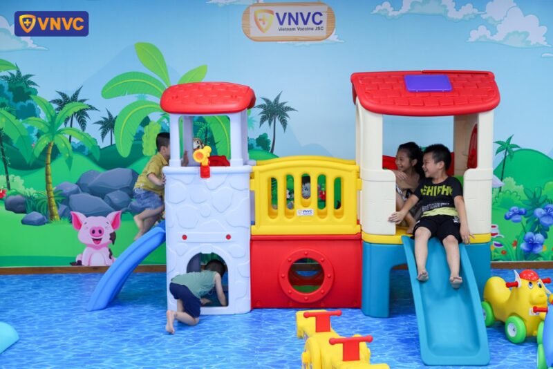 khu vui chơi rộng rãi sạch sẽ