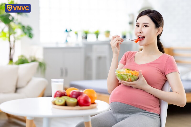 mẹ bầu nên duy trì chế độ dinh dưỡng hợp lý