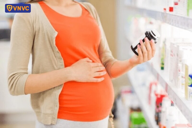 mẹ bầu sử dụng thuốc theo đúng chỉ định của bác sĩ