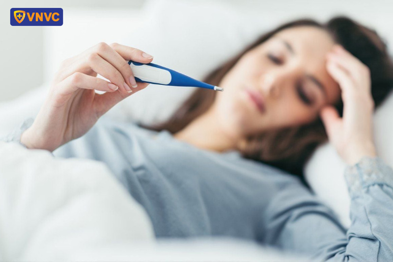 theo dõi nhiệt độ khi bị sốt xuất huyết