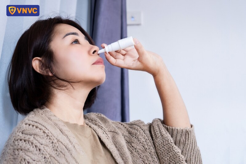 thuốc xịt mũi nước muối sinh lý là phương pháp an toàn
