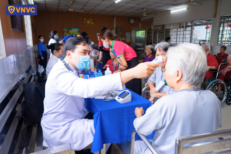 tiêm chủng lưu động cho người cao tuổi