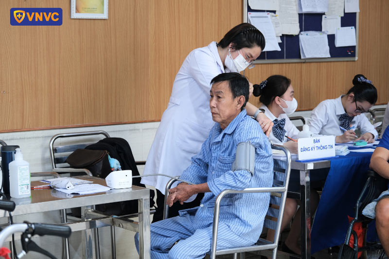 tiêm chủng lưu động cho người cao tuổi