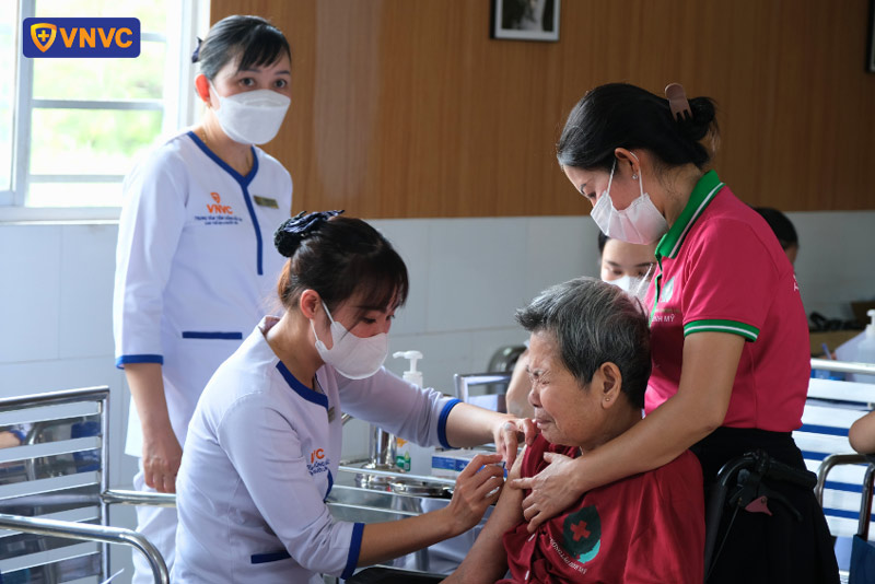 tiêm chủng lưu động cho người cao tuổi