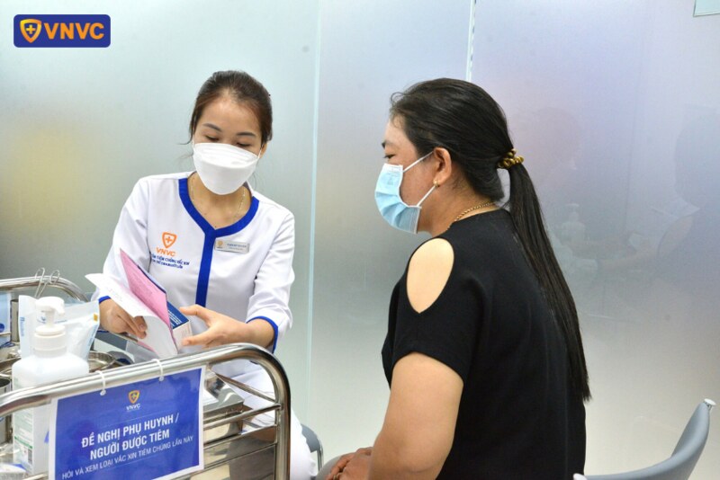 tiêm vắc xin cúm cho mẹ bầu