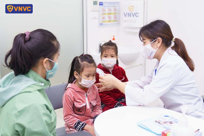 tiêm vắc xin não mô cầu bc cho bé