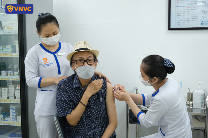 tiêm vắc xin sốt xuất huyết phòng bệnh
