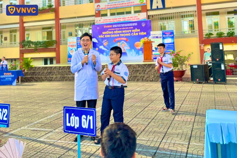 tư vấn sức khỏe tại thcs nguyễn thái bình 01