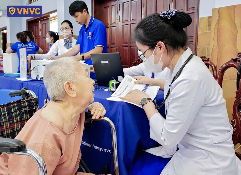 vnvc tiêm vắc xin cho chùa từ hạnh