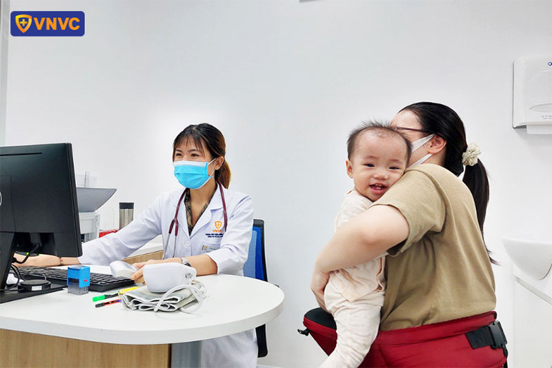 bác sĩ vnvc gò vấp thăm khám sàng lọc trước tiêm