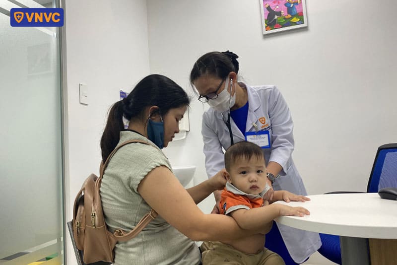 bác sĩ vnvc trảng bom thăm khám sàng lọc