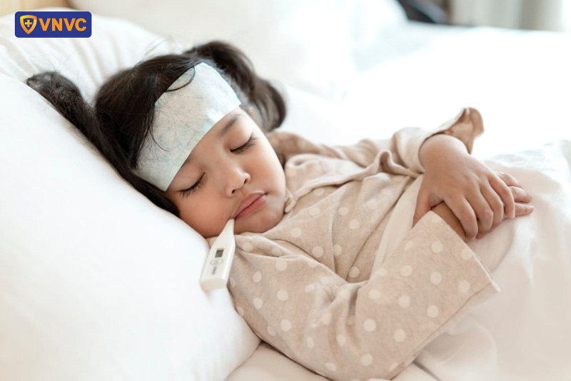 bé bị bệnh tay chân miệng sốt đi sốt lại