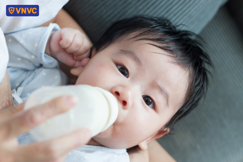 chăm sóc trẻ bị tay chân miệng nặng