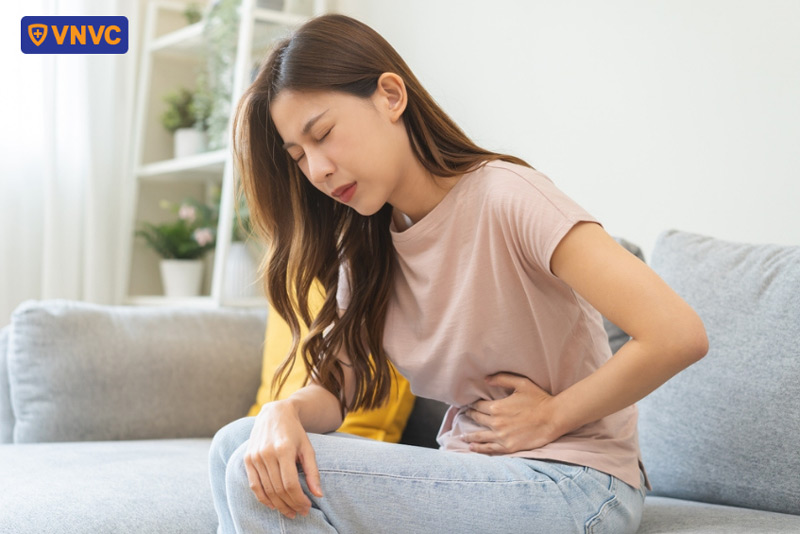 đau bụng khi bị sốt xuất huyết