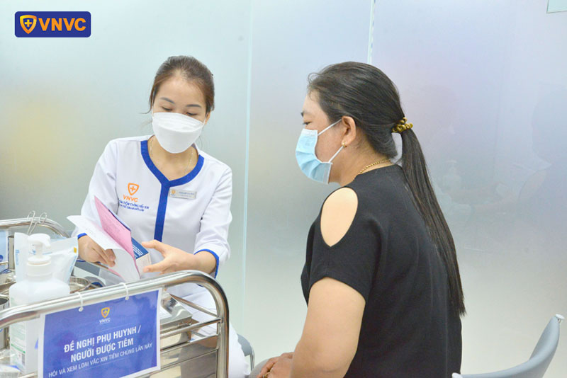 điều dưỡng tại vnvc bà rịa hướng dẫn khách hàng