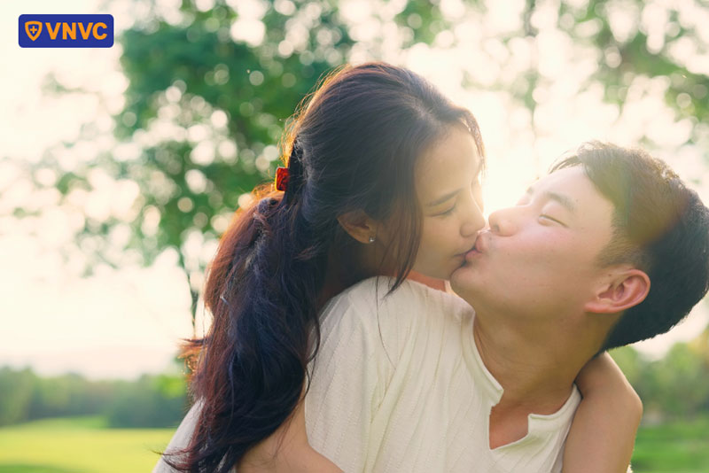hôn sâu có thể làm lây nhiễm hpv ở miệng