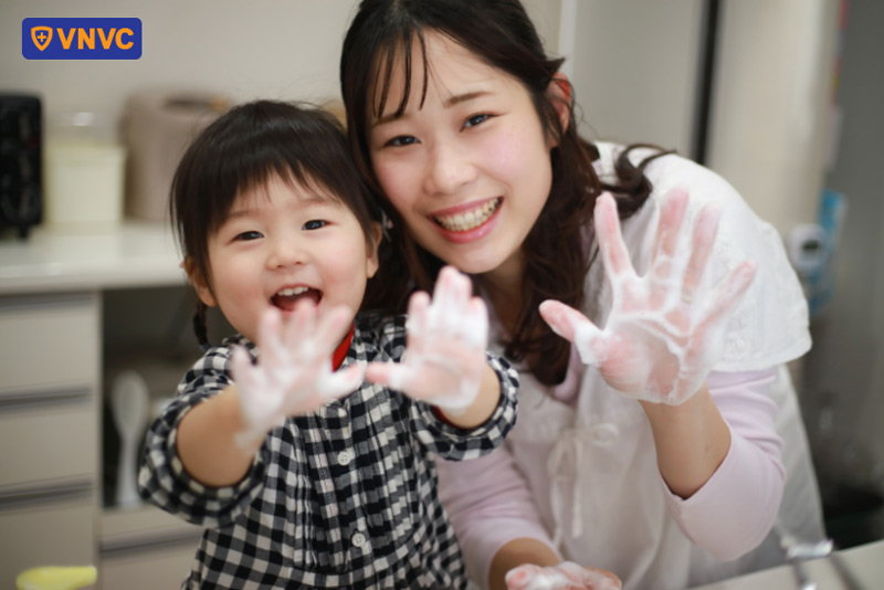 hướng dẫn trẻ cách phòng tay chân miệng