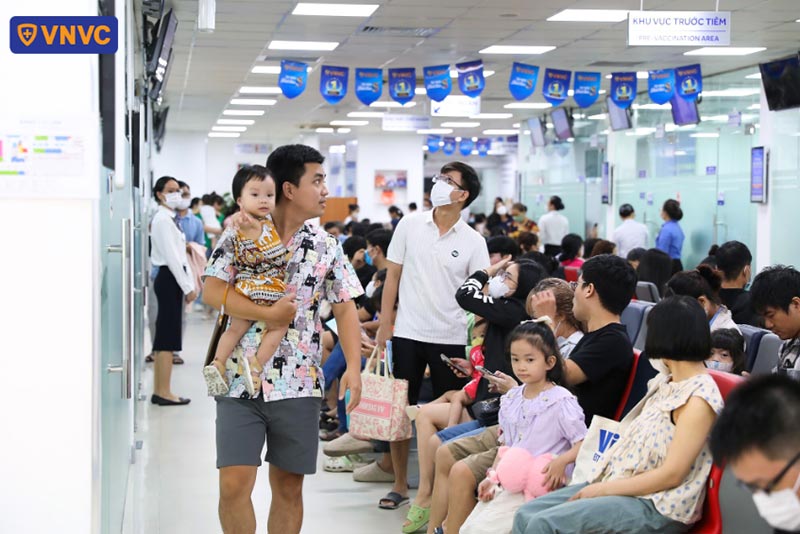 khách hàng tại trung tâm tiêm chủng vnvc