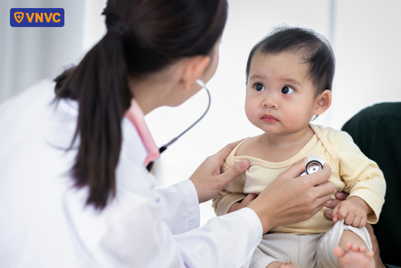 khám bệnh tay chân miệng cho trẻ