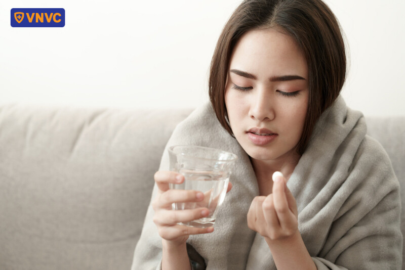 không tự ý uống thuốc cảm cúm khi mang thai tháng đầu tiên